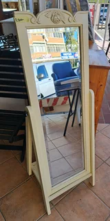 Standing mirror