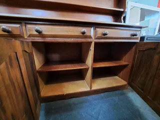 Hutch buffet server