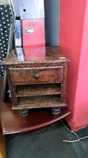 Sidetable pedestal