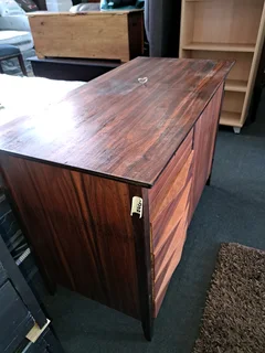 Sewing cabinet