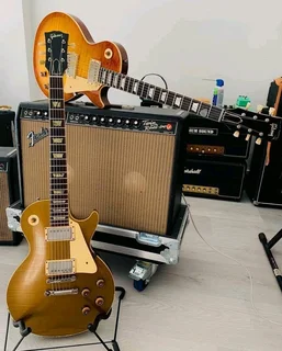Cash for old fender and gibson guitars