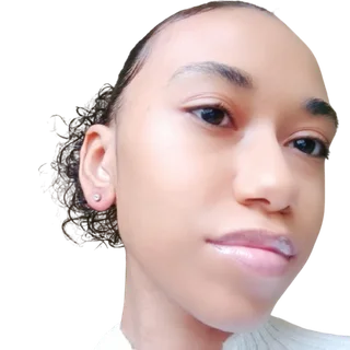 26-Year-Old Female Seeking Entry-Level IT Position