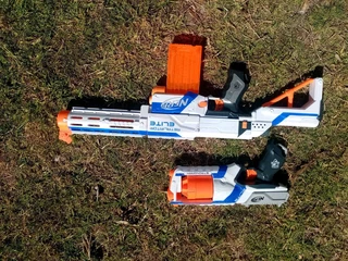 2 NERF Guns R400