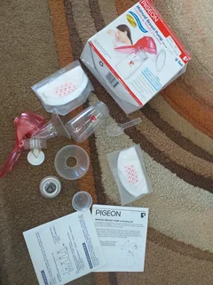 Manual breast pump Secondhand Looks like everything is there R100