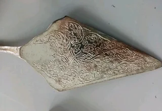 Silver plated cake server Secondhand and need a clean R99