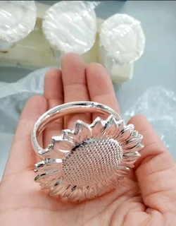 Vintage silver Plated sun flower napkin ring 4 piece Excellent conditionsR99