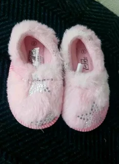 New Size 3 baby girl slippers R49