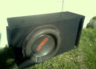 15&#34; earthquake sub woofer 1500W in box Got a hole in but doesn&#39;t seem to effect the speaker