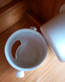 Small chocolate fondueU put a small candle under inside then the chocolate will melt R99