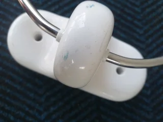 Bathroom towel hanger Excellent condion but no screws etc to tighten it to the wall R69