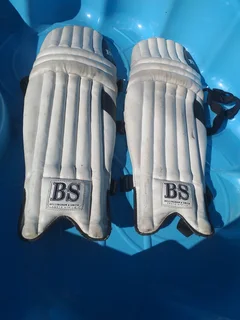 BS cricket knee padsSecondhand (needs a good clean) R95