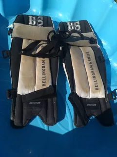 BS cricket knee padsSecondhand (needs a good clean) R95