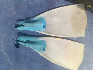 Swim shoes Fits shoe size 6,7 Secondhand R99