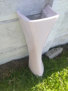 Basin stand No basin included !63cm long 19cm Its light pink in colour R149