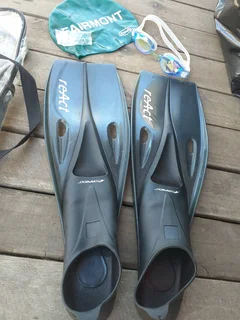 React Torpedo Flipper with the cap and glasses Fits size 4,5 shoe size R295 for the set