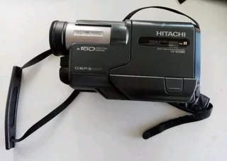 Hitachi 8mmVIDEO camera/recorder model vm-e338eUntested no charger selling as is