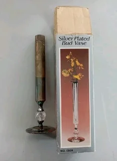 Silver plated bud vase Needs a clean R79