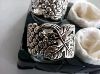 Mint Set Of 4 Godinger Silver Art Co Silver Plated Napkin Rings Grape R149