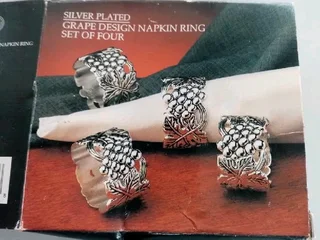 MINT Set of 4 GODINGER SILVER ART CO Silver Plated Napkin Rings GRAPE R149