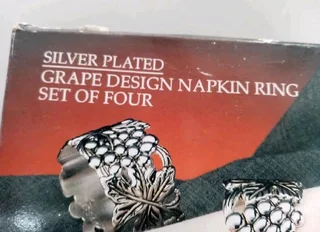 MINT Set of 4 GODINGER SILVER ART CO Silver Plated Napkin Rings GRAPE R149