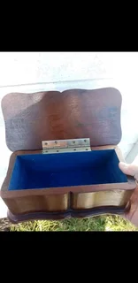Small wooden juwelry box R99