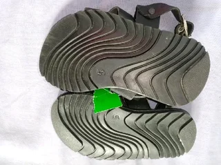 Baby Boys size 5 upper leather sandes  brand new R79