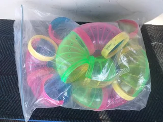 Hamster tunnels R129