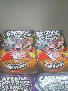 Captain Underpants books Its not the complete set there should be 12 books here is 8 books