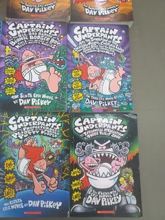 Captain Underpants books Its not the complete set there should be 12 books here is 8 books