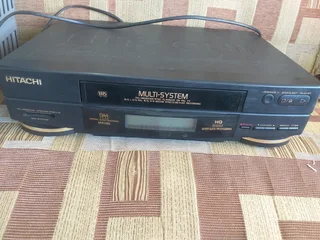 Hitachi VT-M448E VHS videocassette recorder (VCR) working condition R395