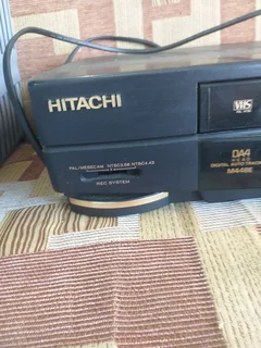 Hitachi VT-M448E VHS videocassette recorder (VCR) working condition R395