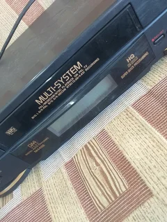 Hitachi VT-M448E VHS videocassette recorder (VCR) working condition R395