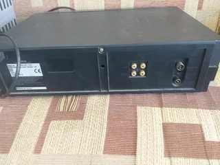 Hitachi VT-M448E VHS videocassette recorder (VCR) working condition R395