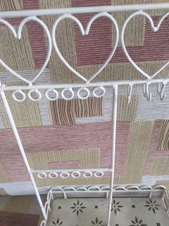 white metal heart-shaped jewelry stand 38cm x 25cm x 12cm R195