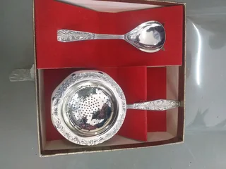 boxed set of a tea strainer with a porcelain bowl and a matching spoon &#34;Novalux Plate&#34;