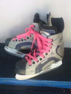 Synergy300 Ice Skates Size 5Secondhand (the blades has some rust on and needs a sharp)R499