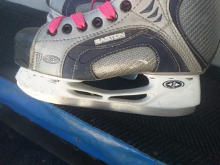 Synergy300 Ice Skates Size 5Secondhand (the blades has some rust on and needs a sharp)R499
