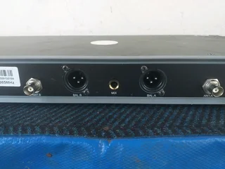 Dixon IU-2061 dual channel UHF wireless microphone system receiver Everything Goes on