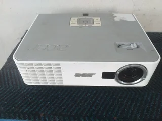 Acer P3251 DLP projectorNo power plug but will be tested with mine