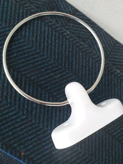 Bathroom towel hanger Excellent condion but no screws etc to tighten it to the wall R50