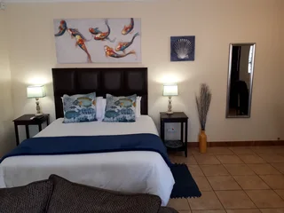 Fully furnished accommodation, available on a monthly basis, in Lynnwood Ridge, Pretoria East.