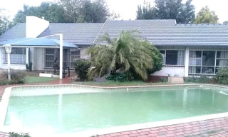 Inside and outside rooms for single professionals in Windsor East and West