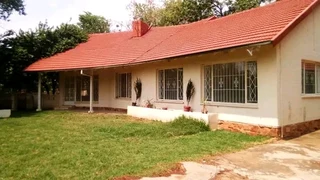 Inside and outside rooms for single professionals in Windsor East and West