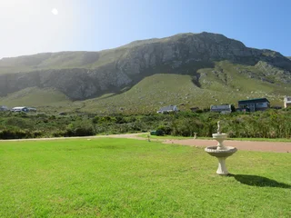 Self catering in Bettys Bay sleeps 18 guests at R3200 per night.Lots of indoor activities