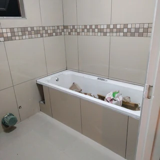 TILER WITH QUALITY HAND