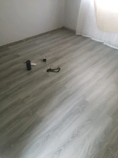 TILER WITH QUALITY HAND
