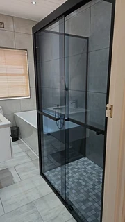 TILER WITH QUALITY HAND