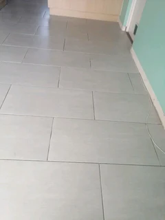 TILER WITH QUALITY HAND