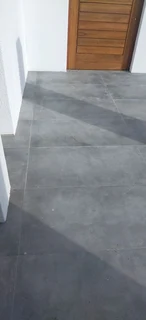 TILER WITH QUALITY HAND