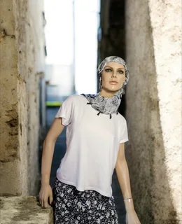 Female mannequin, life like with detachable parts.